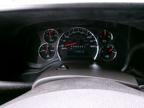Used 2009 Chevrolet Express 2500 RWD image 2