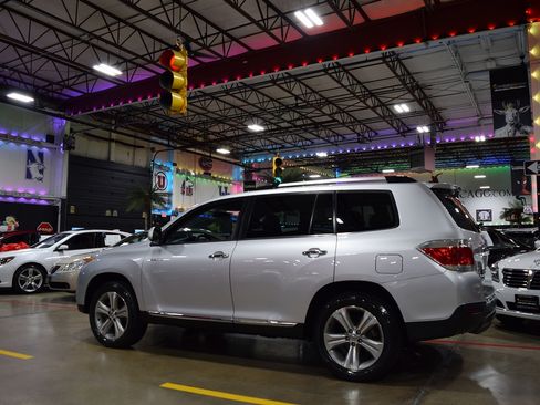 Used 2013 Toyota Highlander Limited FWD image 4