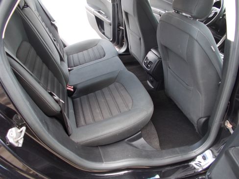 Used 2019 Ford Fusion SE FWD image 18