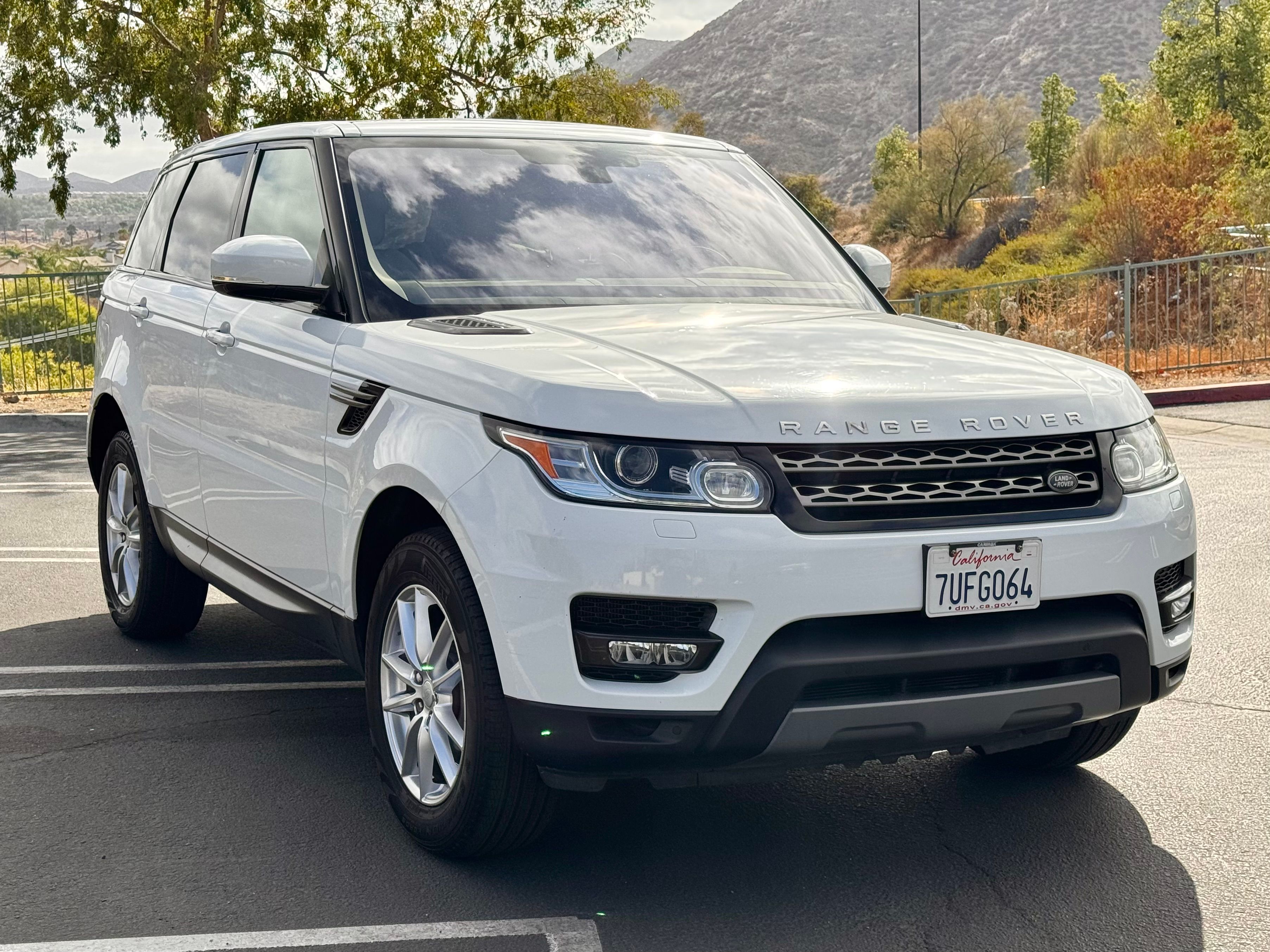 Used 2016 Land Rover Range Rover Sport SE AWD/4WD image 3