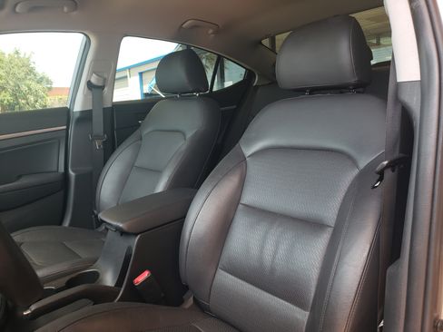 Used 2019 Hyundai Elantra SEL image 10