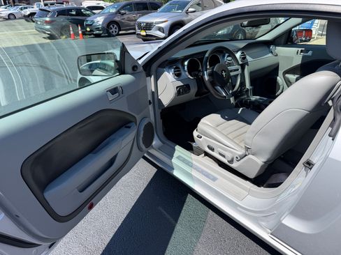 Used 2006 Ford Mustang GT Premium RWD image 2