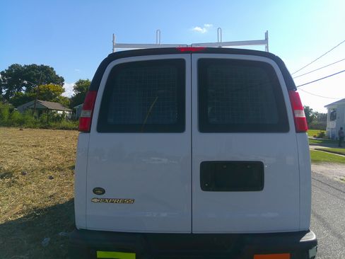 Used 2019 Chevrolet Express 2500 LS image 7