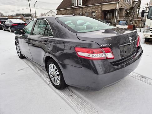 Used 2010 Toyota Camry LE image 4