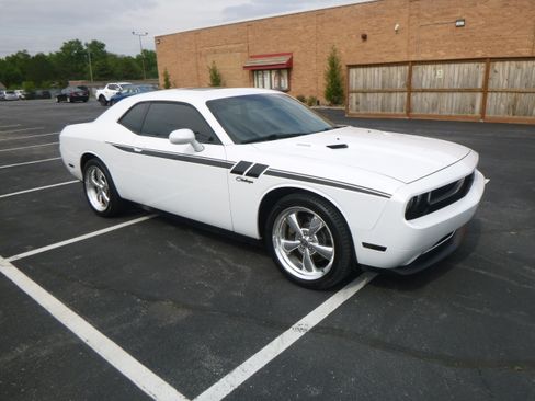 Used 2011 Dodge Challenger R/T image 4