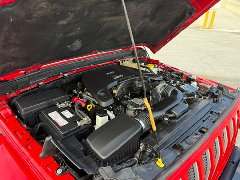 Used 2019 Jeep Wrangler 4WD Unlimited Sahara image 16