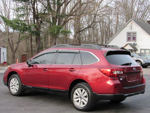 Used 2017 Subaru Outback 2.5i Premium image 8