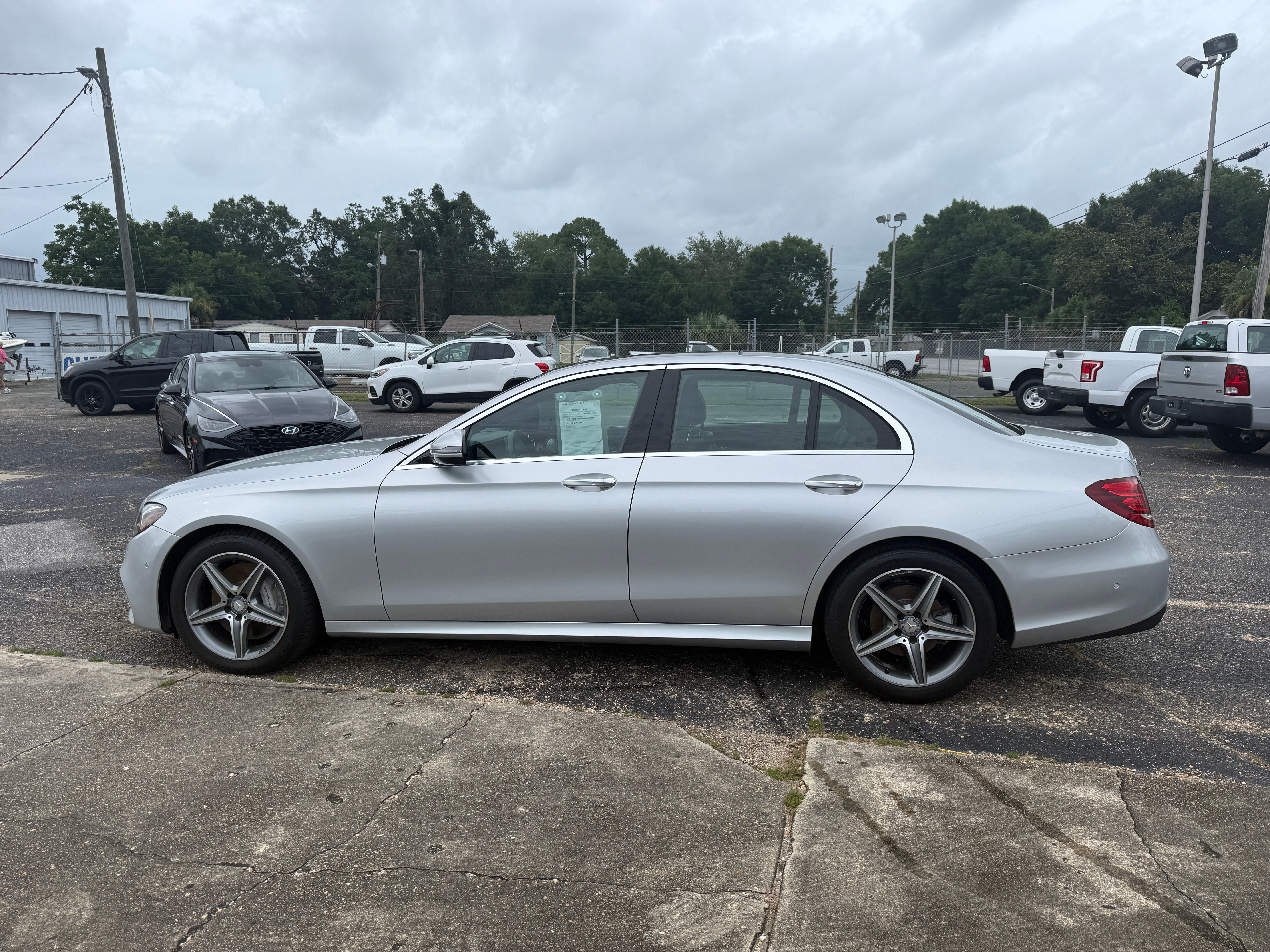 Used 2017 Mercedes-Benz E 300 4MATIC image 3