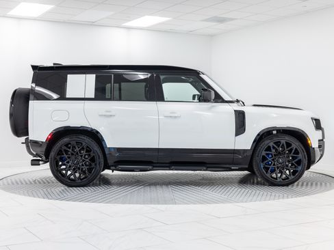 Used 2025 Land Rover Defender 110 X-Dynamic SE image 6