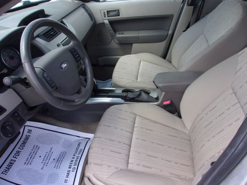 Used 2010 Ford Focus SE Sedan FWD image 5