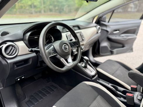 Used 2020 Nissan Versa SV image 6