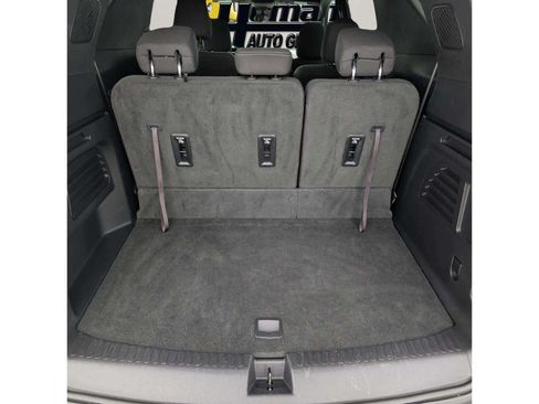 Used 2025 Chevrolet Traverse LT image 18