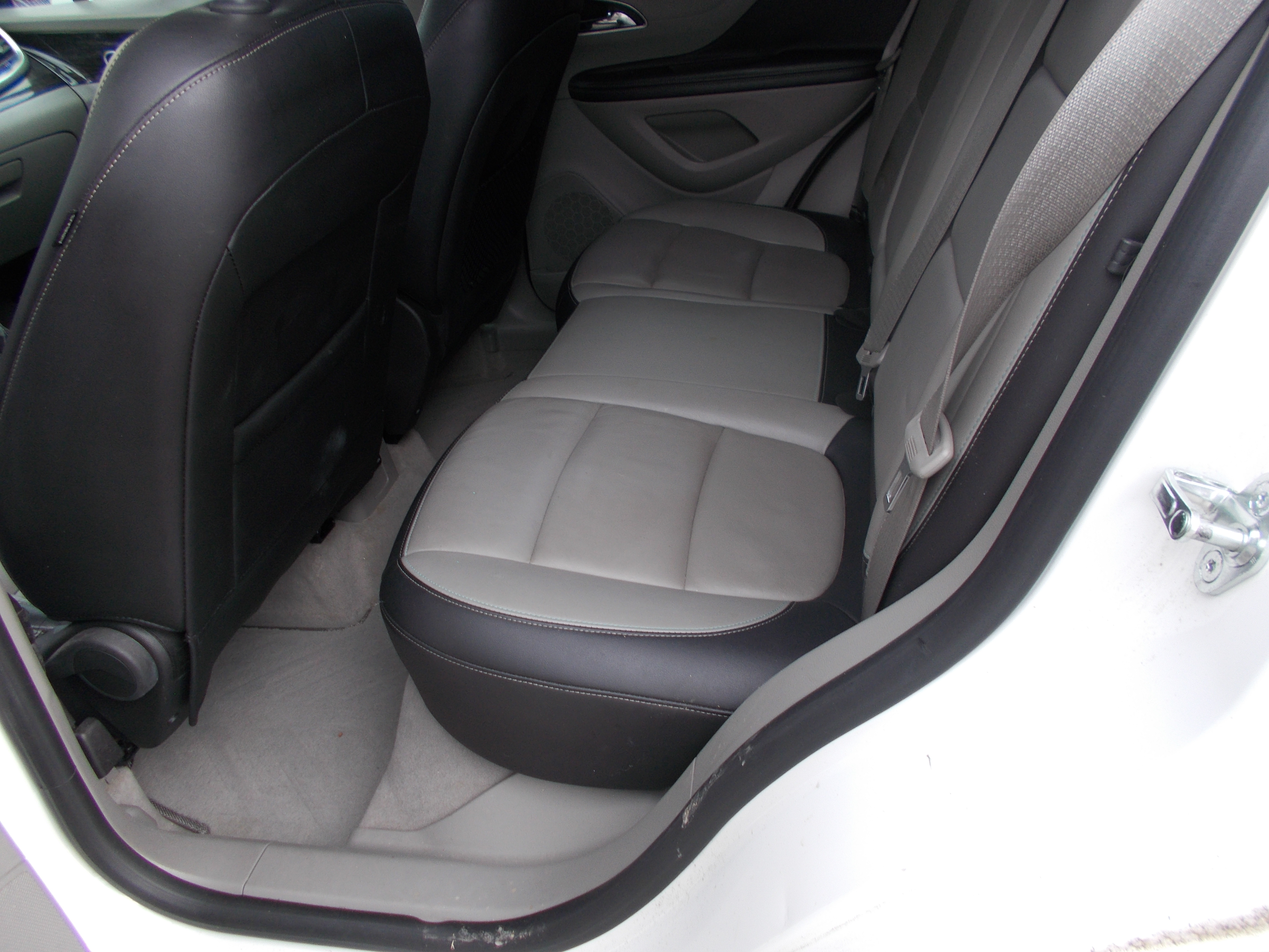 Used 2015 Buick Encore AWD Leather image 9