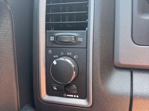 Used 2018 RAM 1500 2WD Crew Cab ST image 9