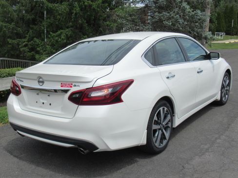 Used 2017 Nissan Altima SR FWD image 7