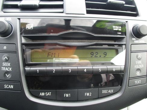 Used 2011 Toyota RAV4 image 40