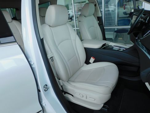 Used 2024 Buick Enclave FWD Essence image 23