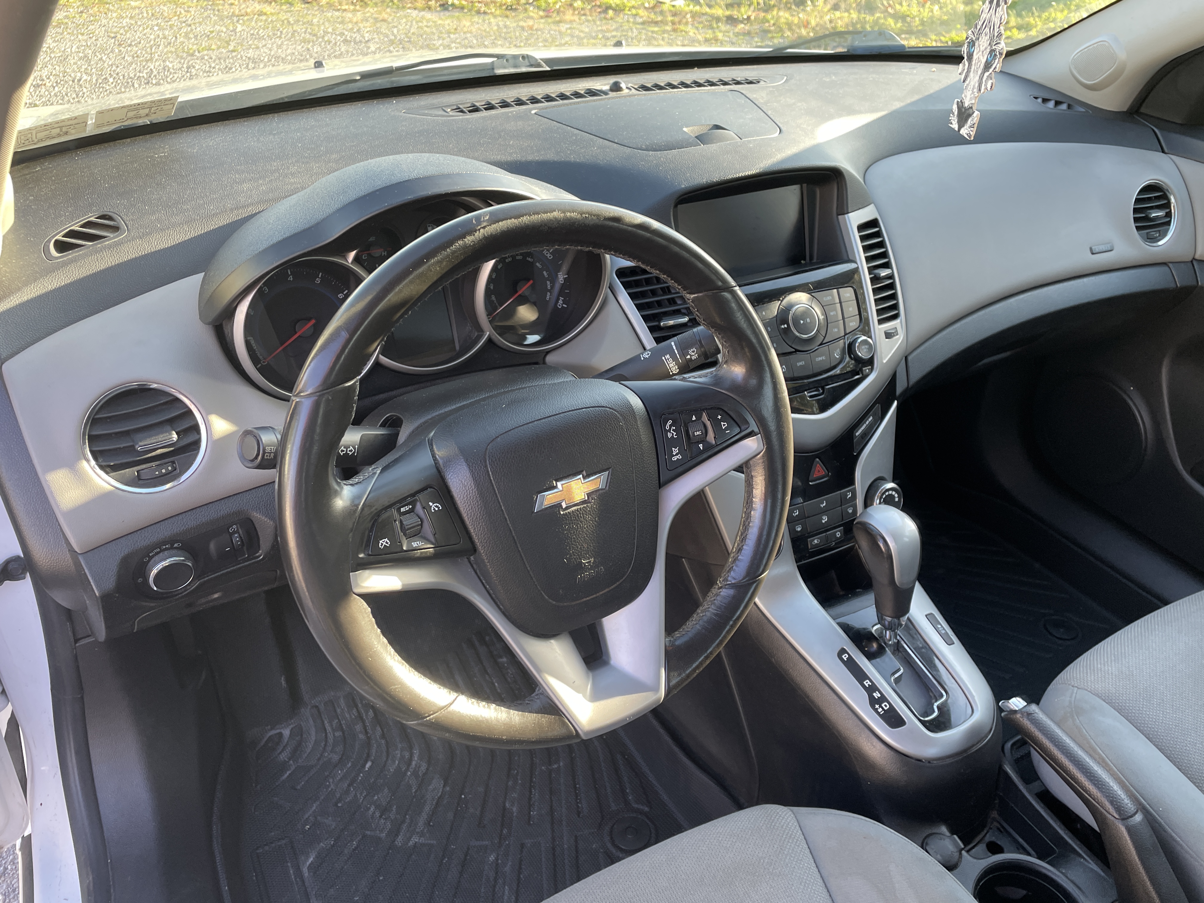 Used 2014 Chevrolet Cruze LT FWD image 12