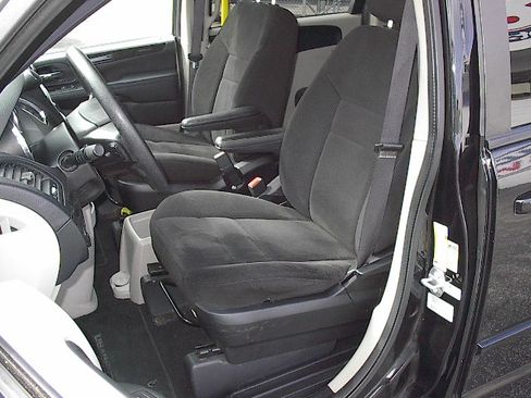 Used 2016 Dodge Grand Caravan SE image 11