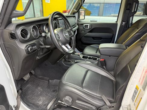Used 2021 Jeep Gladiator Overland image 21