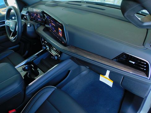 New 2026 Chevrolet Suburban Premier image 14