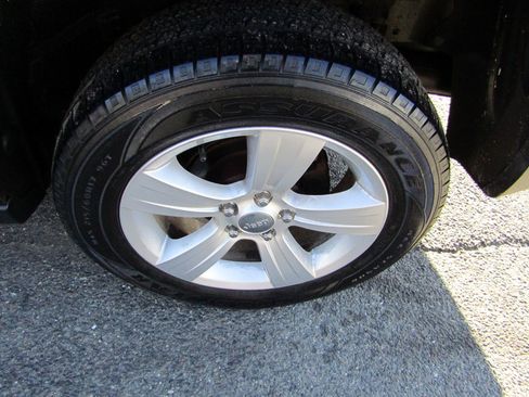 Used 2013 Jeep Patriot Latitude image 9