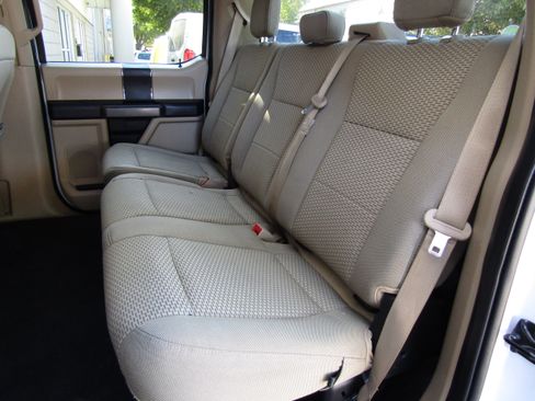 Used 2020 Ford F150 XLT image 11