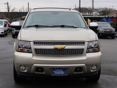 Used 2014 Chevrolet Suburban LTZ image 2