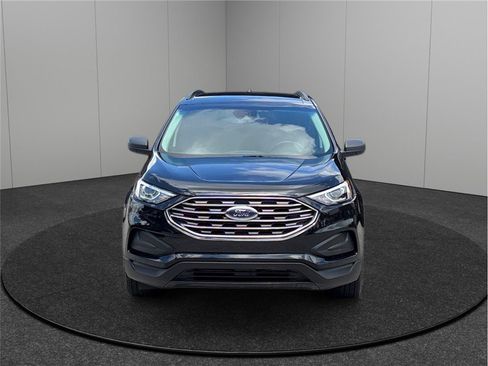 Used 2020 Ford Edge SE image 3