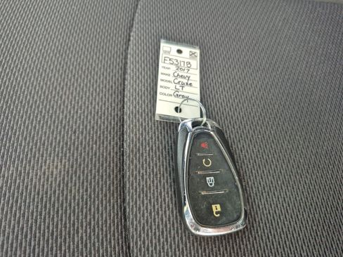 Used 2017 Chevrolet Cruze LT image 13