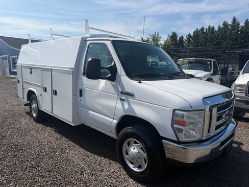 Used 2016 Ford E-350 and Econoline 350 Super Duty RWD image 3