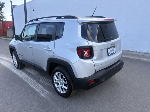 Used 2017 Jeep Renegade 4WD Latitude image 4