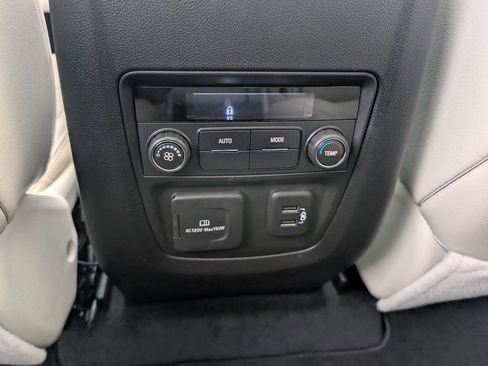 Used 2023 Buick Enclave Essence image 16