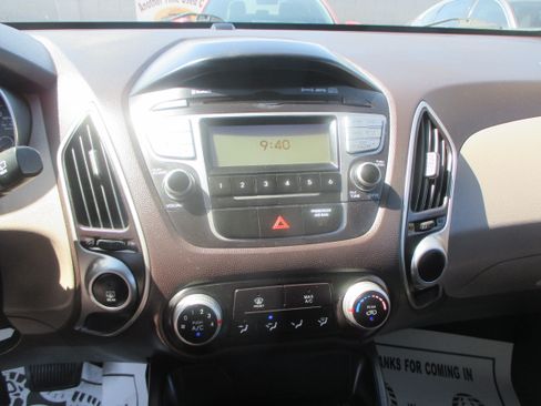 Used 2011 Hyundai Tucson 2WD image 9
