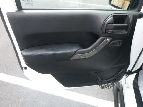 Used 2016 Jeep Wrangler Black Bear image 11