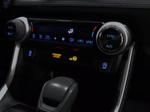 Used 2021 Toyota RAV4 XLE image 28