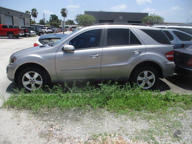 Used 2006 Mercedes-Benz ML 500 4MATIC image 1