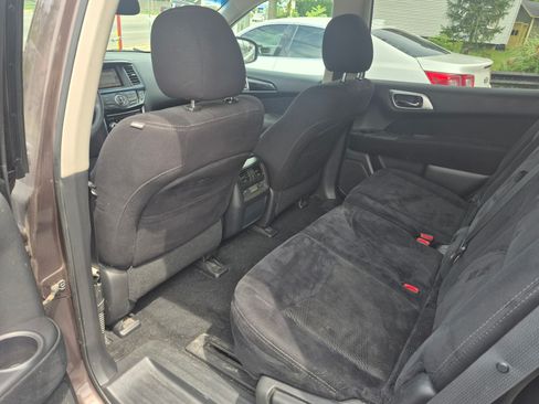 Used 2016 Nissan Pathfinder FWD image 16