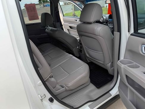 Used 2015 Honda Pilot 4WD Touring image 9