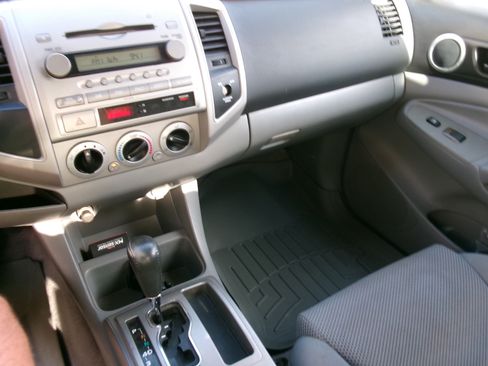 Used 2008 Toyota Tacoma TRD Sport image 8