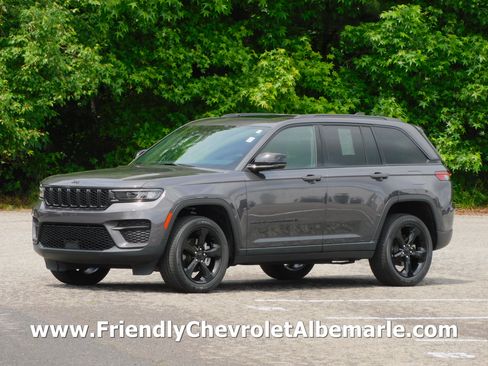 Used 2023 Jeep Grand Cherokee 4WD Laredo image 1
