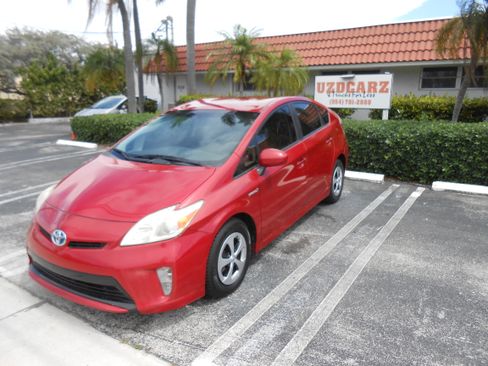 Used 2012 Toyota Prius Three image 1
