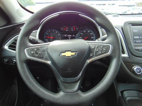 Used 2018 Chevrolet Malibu LS image 17