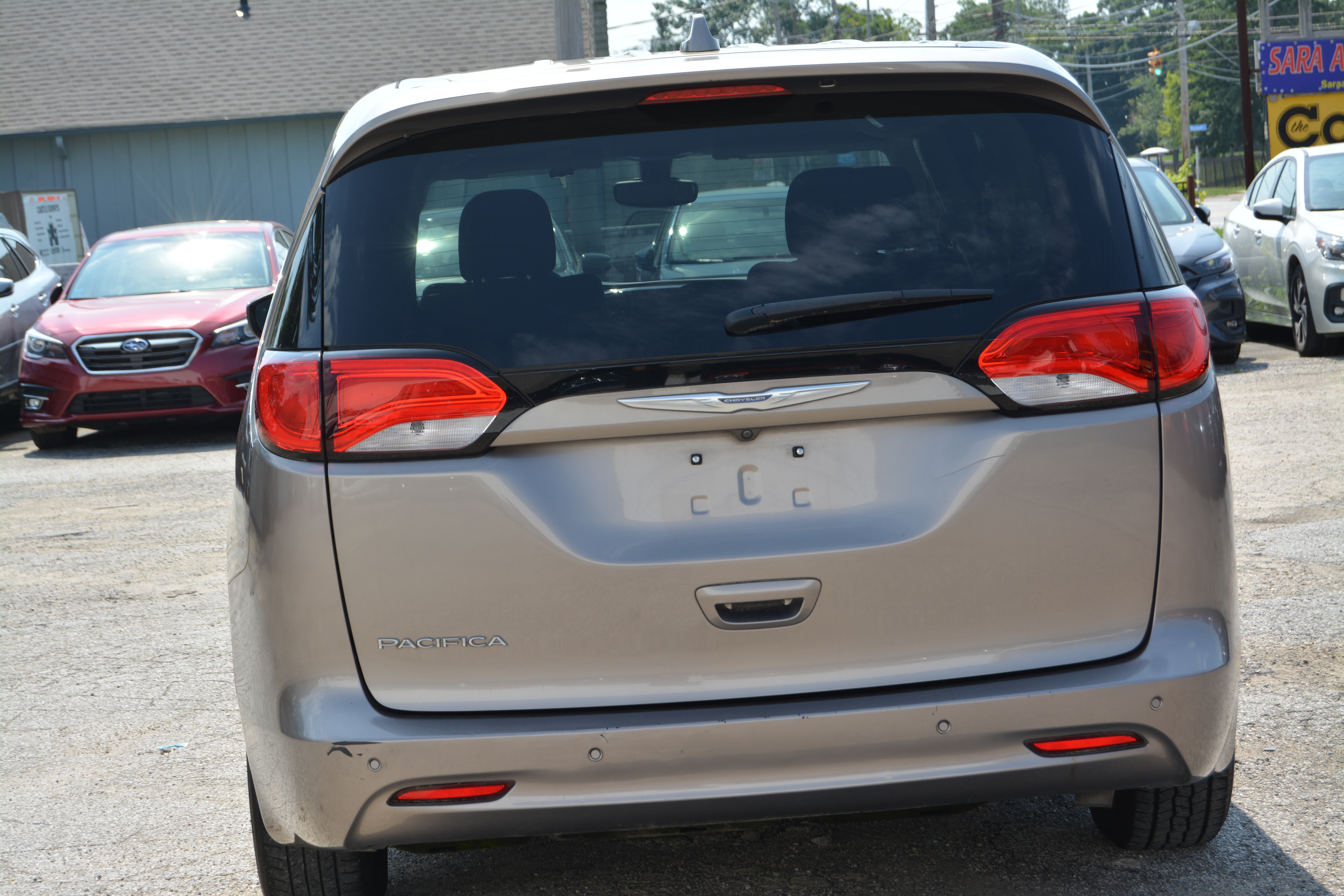 Used 2017 Chrysler Pacifica Touring FWD image 6