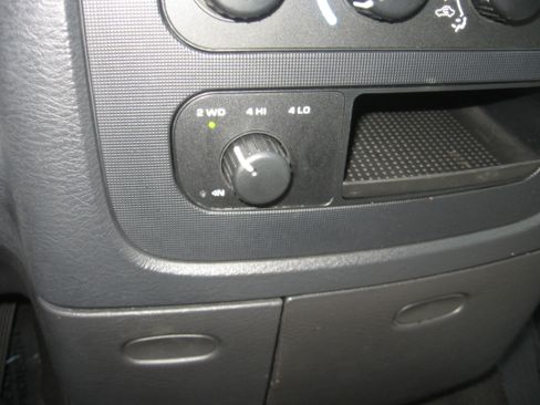 Used 2005 Dodge Ram 1500 Truck 4x4 Quad Cab image 12