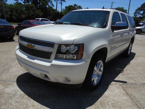 Used 2011 Chevrolet Suburban 4WD LTZ image 2