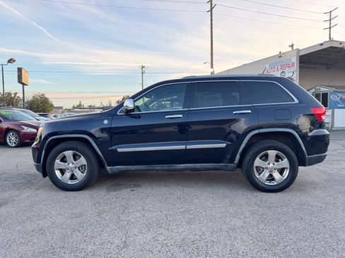 Used 2011 Jeep Grand Cherokee Limited image 3