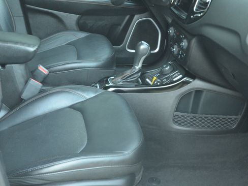 Used 2018 Jeep Compass 4WD Limited image 10