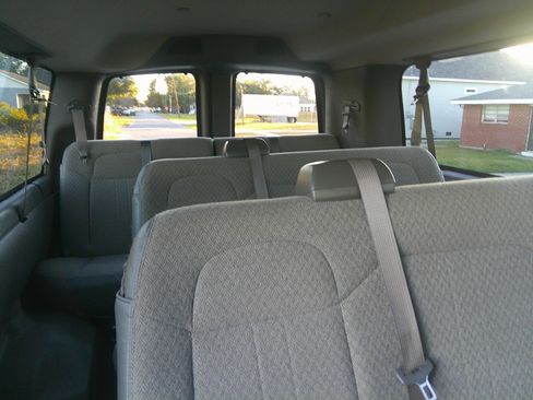 Used 2017 Chevrolet Express 3500 LT Extended Passenger RWD image 8