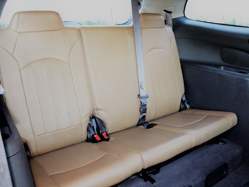 Used 2015 Buick Enclave Premium image 19